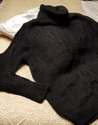 Jersey negro cuello alto mezcla cachemir