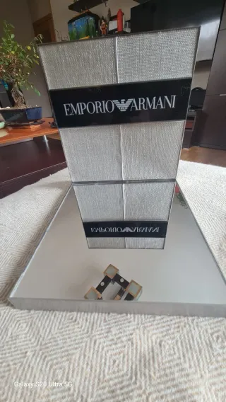 Expositor Emporio Armani Plata  Negro
GAFAS DE Sol