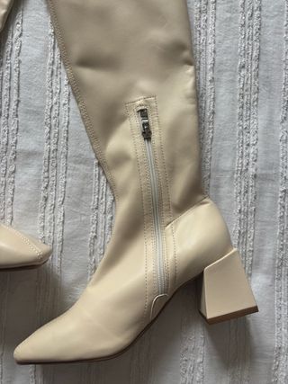 Botas altas blancas con tacón ancho