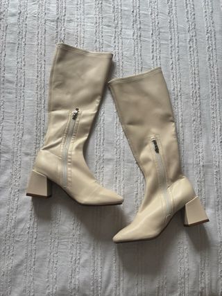 Botas altas blancas con tacón ancho