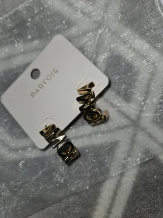 Pendientes Parfois palabra AMOR dorados