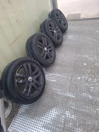 4 Ruedas Completas VW Llantas Neumáticos