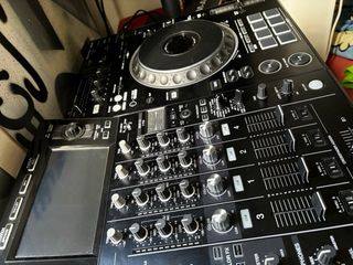 Controladora DJ Pioneer XDJ-XZ Negra