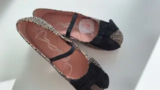 Zapatos de niña con estampado de leopardo