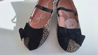 Zapatos de niña con estampado de leopardo