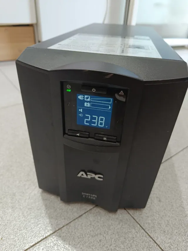 SAI APC Smart-UPS C1500