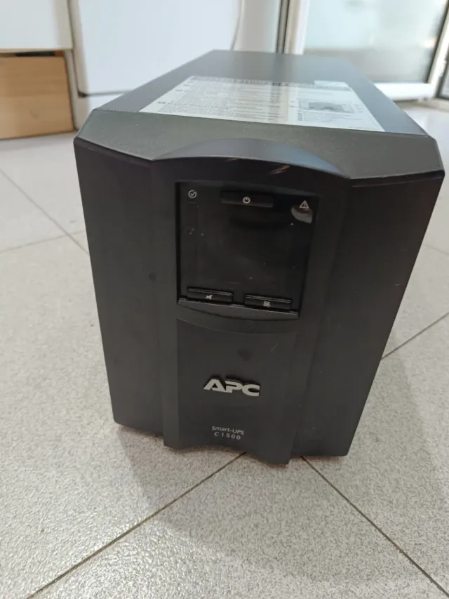 SAI APC Smart-UPS C1500
