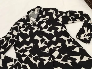 Blusa estampada blanco y negro