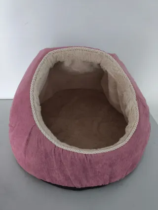 Cama para gato rosa y beige