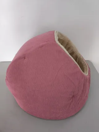 Cama para gato rosa y beige