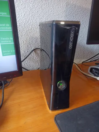 Xbox 360 Negra con Mando y Cascos y TV samsung
