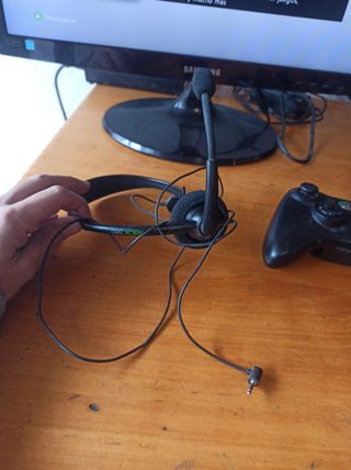 Xbox 360 Negra con Mando y Cascos y TV samsung