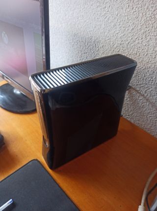 Xbox 360 Negra con Mando y Cascos y TV samsung
