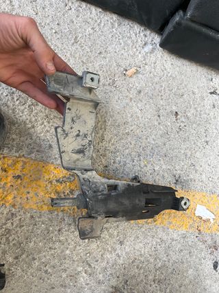 Soporte y bomba lavafaros
