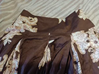 Falda estampada marrón y beige