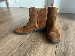 Botines de ante marrones con hebillas