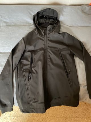 Chaqueta CP Company Negra con Gafas