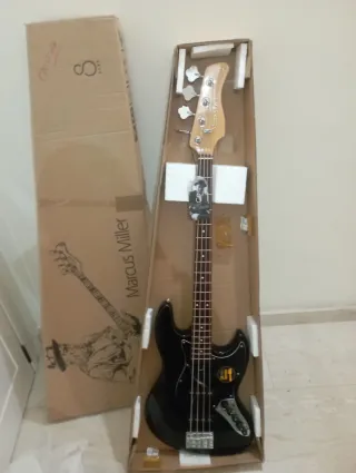 Basso Elettrico Marcus Miller V3. Nuovo
