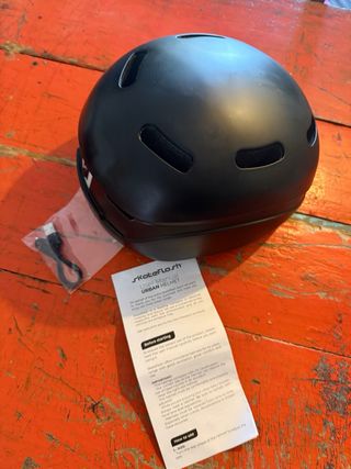 Casco Patinete con Luz LED y USB