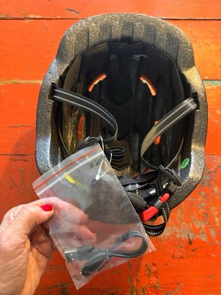 Casco Patinete con Luz LED y USB