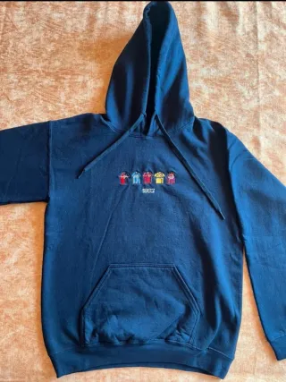 Sudadera azul con equipaciones históricas culés