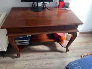 Escritorio rústico de madera