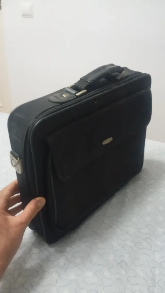 Maletín portátil retro negro