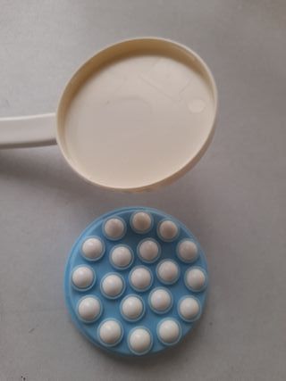 Dispensador de creme para costas azul e branco