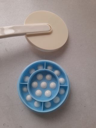 Dispensador de creme para costas azul e branco