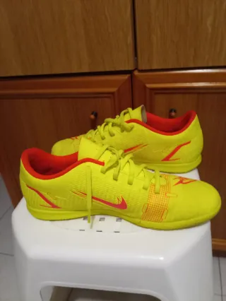 Zapatillas Nike Mercurial Amarillas y Rojas