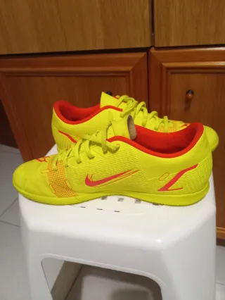 Zapatillas Nike Mercurial Amarillas y Rojas