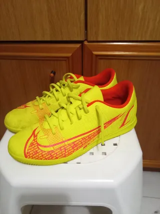 Zapatillas Nike Mercurial Amarillas y Rojas