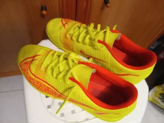 Zapatillas Nike Mercurial Amarillas y Rojas