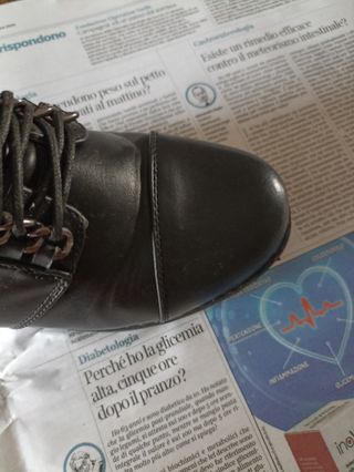 Stivali stringati da donna