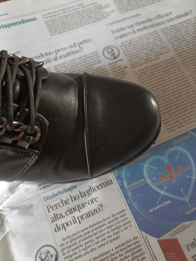 Stivali stringati da donna