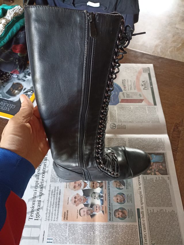 Stivali stringati da donna