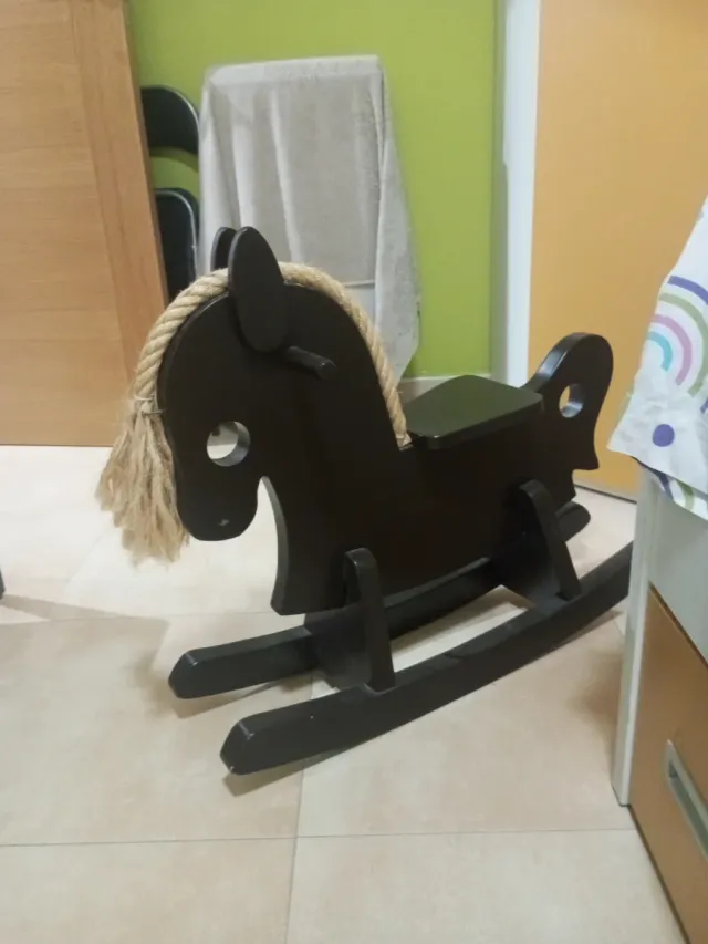 Caballo balancín de madera negro
