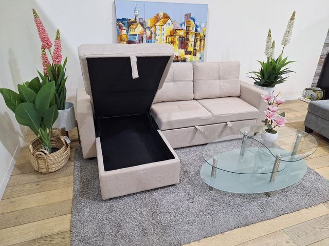 Sofá beige con arcón de almacenamiento