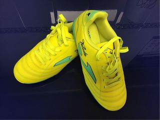 Botas de fútbol Joma amarillas nuevas
