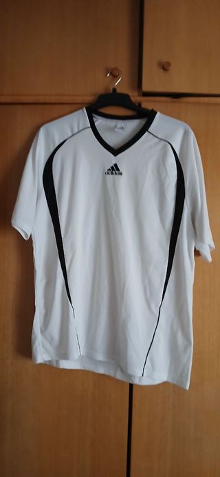 Camiseta deportiva Adidas blanca y negra