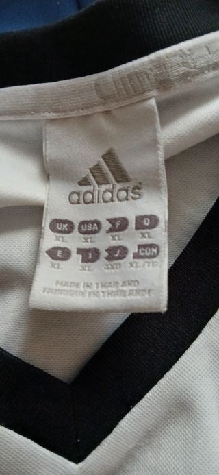 Camiseta deportiva Adidas blanca y negra