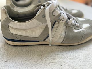 Zapatillas BOSS grises y blancas