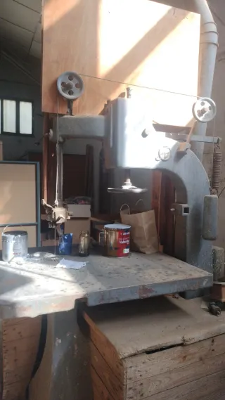 Sierra de cinta industrial