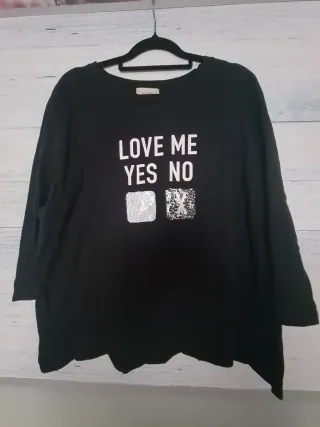 Camiseta Pull&Bear negra con lentejuelas Talla L