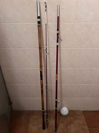 Cañas de pescar de bambú y metal