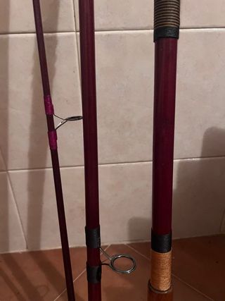 Cañas de pescar de bambú y metal