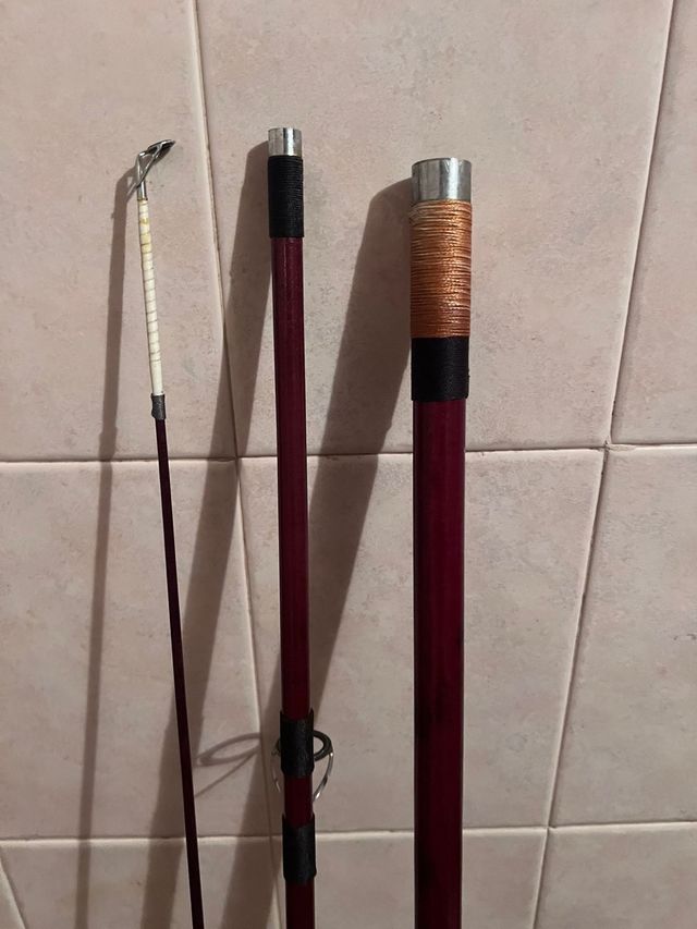 Cañas de pescar de bambú y metal