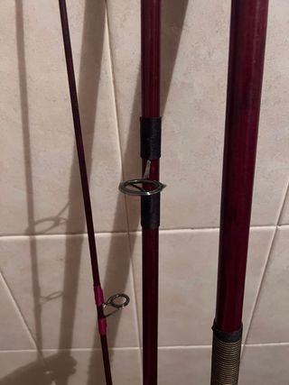 Cañas de pescar de bambú y metal