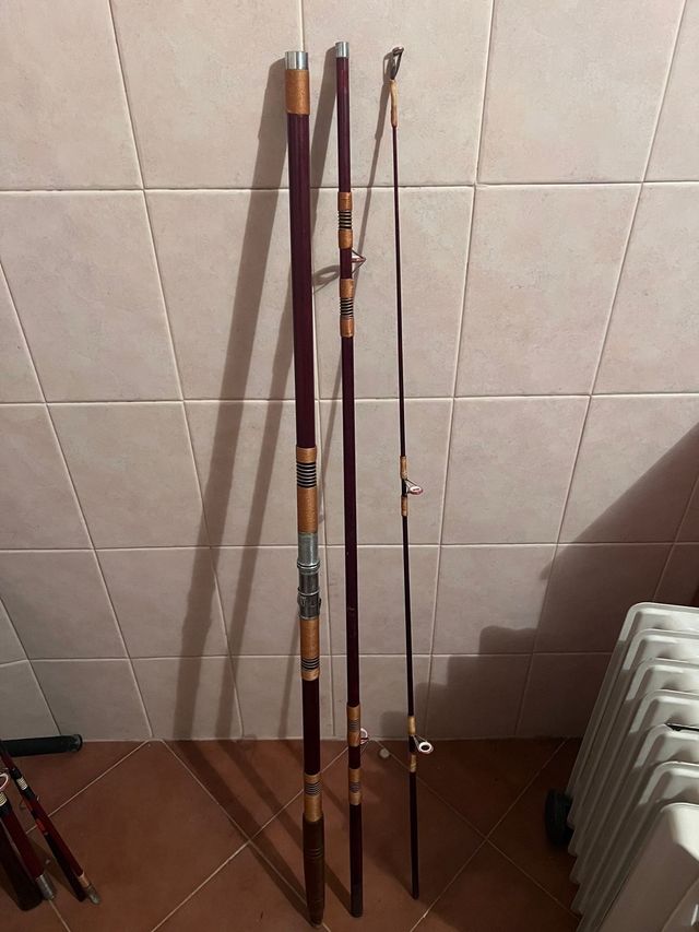 Cañas de pescar de bambú y metal