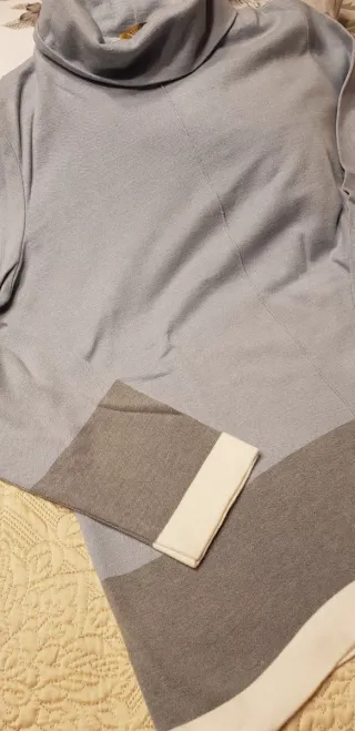 Jersey Naulover cuello alto color azul y blanco